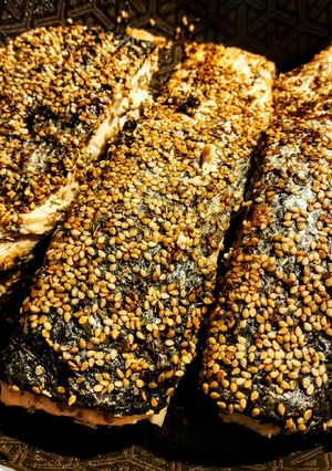 Una foto de CROCANTE De Salmón🐟con Hierbas🌿☘...!