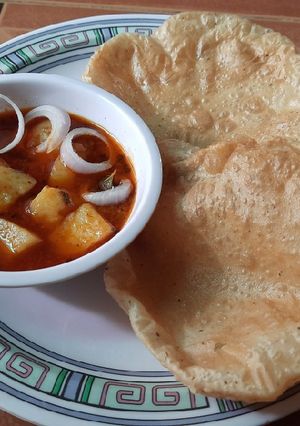 A picture of 😋puri bhaji.