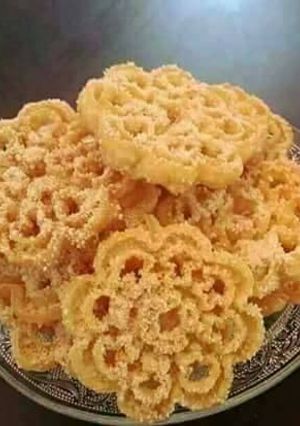 صورة لوصفة حلوة الوردة مقلية😍😍