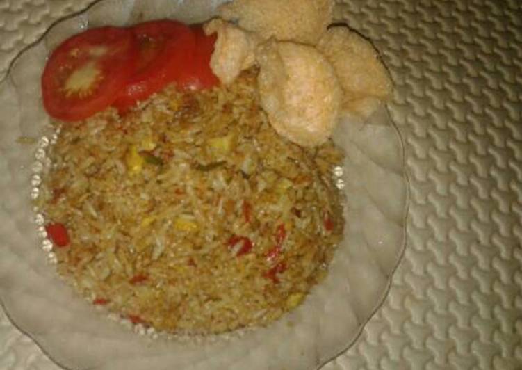  Resep  Nasi goreng rumahan  pedas  oleh mhyta shary Cookpad