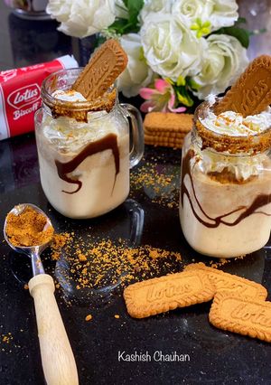 A picture of 𝐋𝐨𝐭𝐮𝐬 𝐁𝐢𝐬𝐜𝐨𝐟𝐟 𝐅𝐫𝐞𝐚𝐤𝐬𝐡𝐚𝐤𝐞 🍪 ⁣.