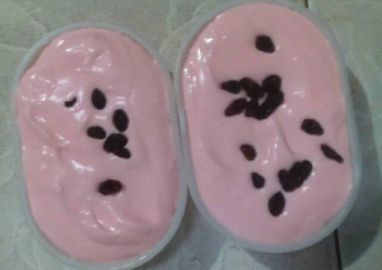 Resep masakan Ice Cream Pondan Strawberry Kismis | Bahan Membuat Ice Cream Pondan Strawberry Kismis Yang Menggugah Selera