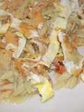 Bacalao con tiras de huevo y arroz