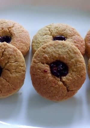 A picture of Cookies Filled With Spicy beetroot Jam.