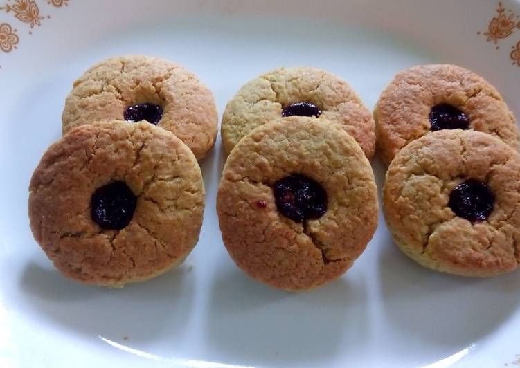 Recipe of Speedy Cookies Filled With Spicy beetroot Jam