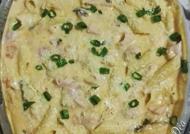 Macarrão cremoso com frango na panela de pressão