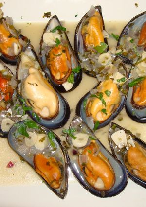 A picture of STEAMED MUSSELS WITH GARLIC AND PARSLEY. JON STYLE.