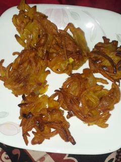 प्याज के पकौड़े (Pyaz ke pakode recipe in Hindi) रेसिपी मुख्य फोटो
