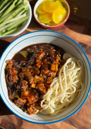 A picture of Jjajangmyeon 짜장면 (Black Bean Noodles).