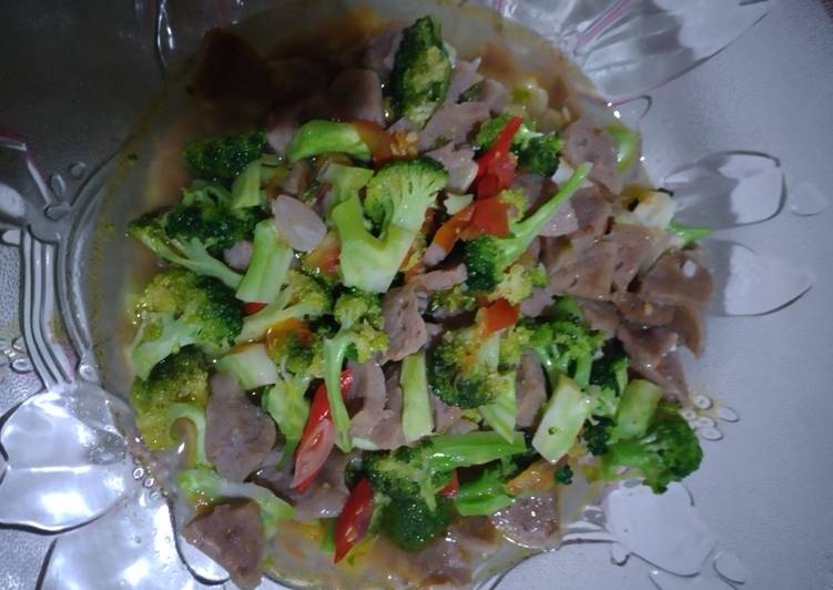 Resep Tumis Brokoli Bakso oleh Syifa Rohadatul Aisy - Cookpad