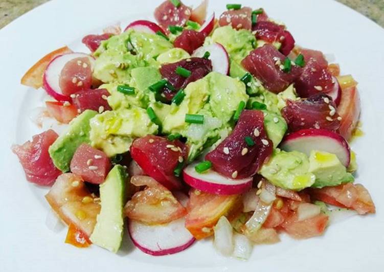 Ensalada de atún rojo fresco