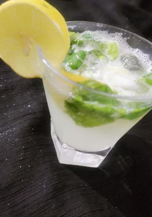 લેમન મોહિતો (મોકટેલ) (Lemon Mojito Recipe In Gujarati) રેસીપી મુખ્ય ફોટો