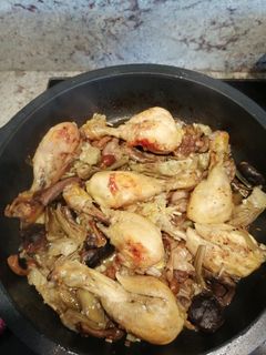 Una foto de Muslos de pollo a la cazuela