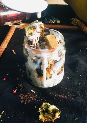 A picture of Heavy Chocolate  Cake Shake with Ice cream.