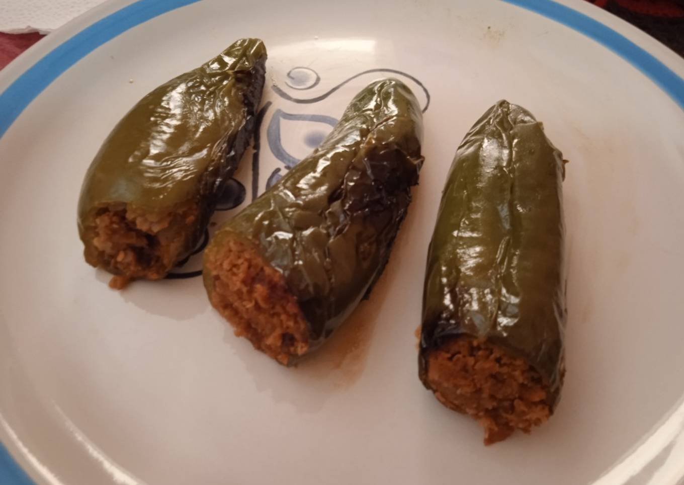 Chiles jalapeños rellenos de machaca y queso