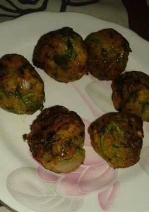 A picture of Spinach rice fritters.