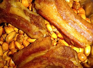 Una foto de Chicharrón con canchita