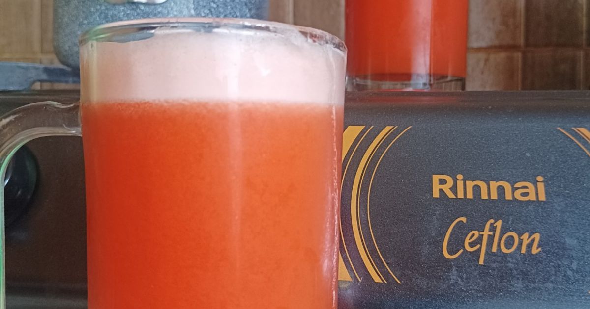 Jus NaWTO (Nanas, Wortel dan Tomat)