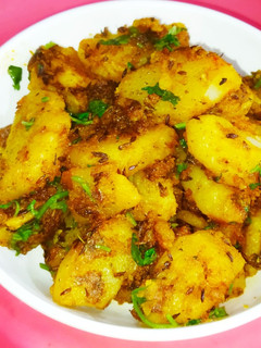 जीरा आलू (jeera aloo recipe in Hindi) रेसिपी मुख्य फोटो