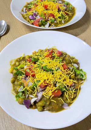 A picture of Masala puri.