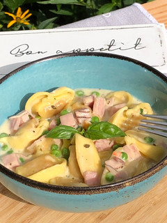 Tortellini in Käsesahnesoße mit Schinken & Erbsen Rezepthauptbild
