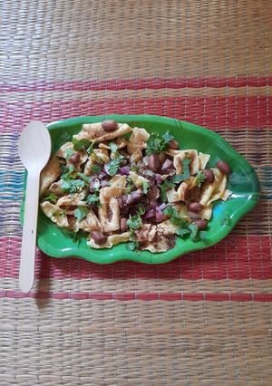 A picture of Besan Papri Chat.