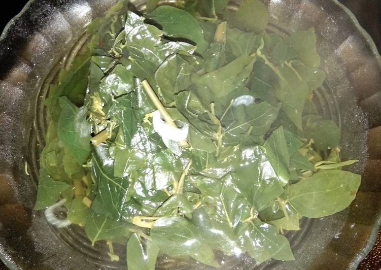 Cara Gampang Menyiapkan Sayur bening daun katuk yang Lezat Sekali