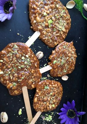 A picture of Peanut candy (peanut brittle).