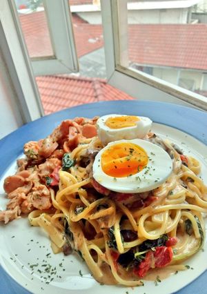 Foto resep Creamy Carbonara with Steamed Honey Barbeque Chicken and Sausage