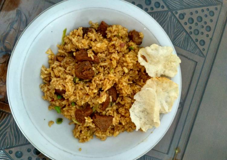 Nasi goreng kari sapi