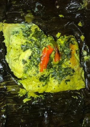 A picture of Chicken paturi.