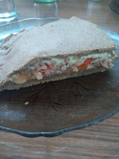 Una foto de Pizza rellena de harina integral