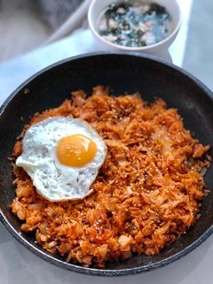 Hình của món Cơm chiên kim chi bò.