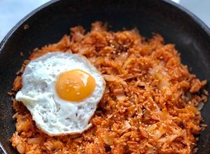 Hình của món Cơm chiên kim chi bò.