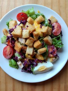Foto resep Caesar salad dengan croutons