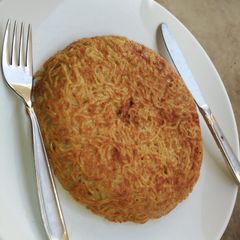 A picture of Noodles pizza.