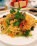 Mì gói xào rau củ