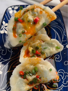 A picture of Egg and Chives Dumplings.