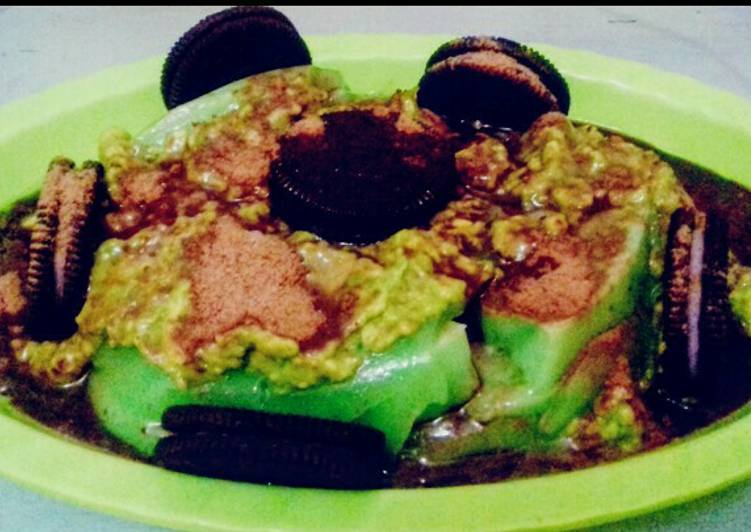 Avocado Pudding topping OreoMilo sauce Chocolatos foto resep utama