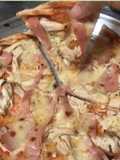Pizza con pollo y jamón