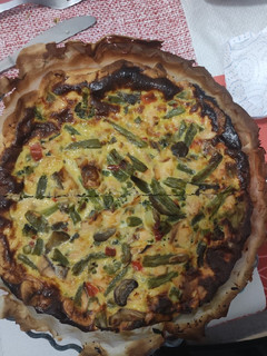 Una foto de Quiche de salmón y verduras
