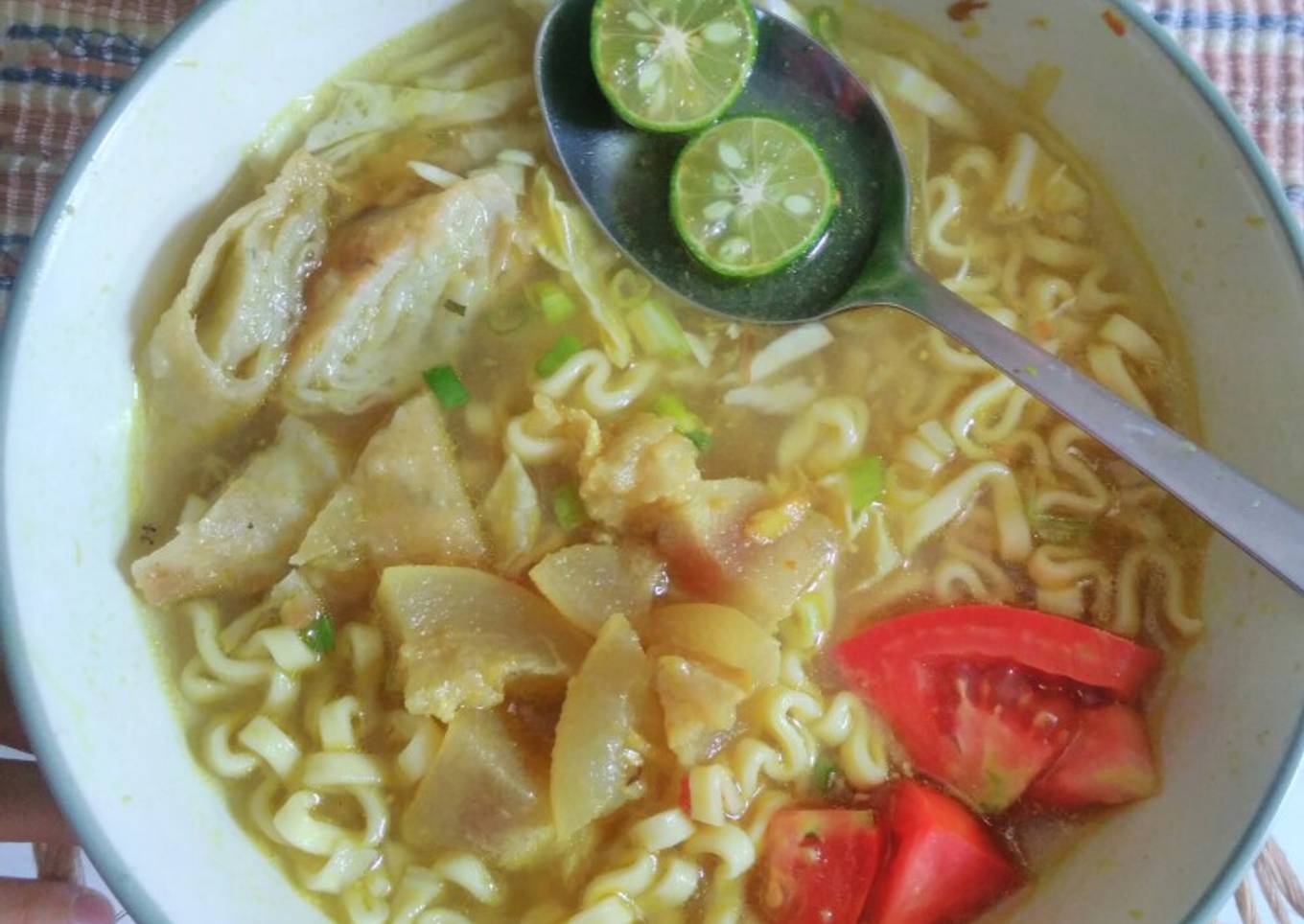 Soto mie Bogor (kuah kuning)