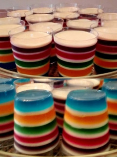Una foto de Gelatina con 10 capas con muchos colores
