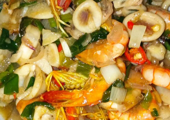 Tumis Udang dan Cumi-Cumi Saus Tiram