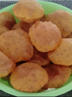 તીખી મસાલા પૂરી (Tikhi Masala Poori Recipe In Gujarati) રેસીપી મુખ્ય ફોટો