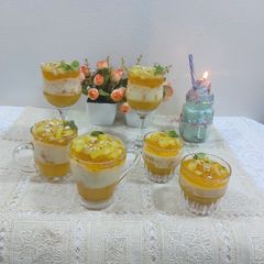 A picture of Painapple custard pudding with painapple jelly.