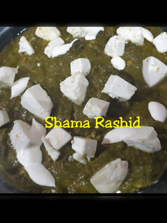 A picture of Palak paneer.