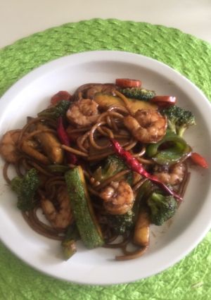 Una foto de Espagueti Chino con Camarones