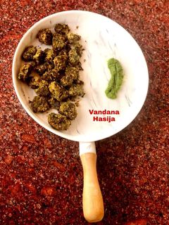 A picture of Palak Methi Muthiya.