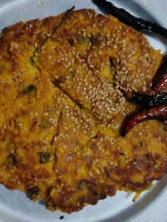 દુધી નો હાંડવો (Dudhi Handvo Recipe in Gujarati) રેસીપી મુખ્ય ફોટો